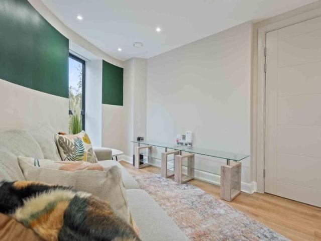Luxury City Centre Flat, short or long term