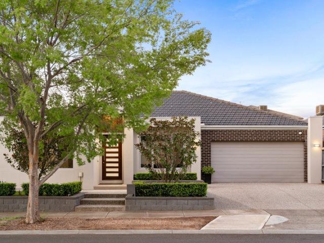 Luxury Custom Design, Exceptional Entertaining & Family Living