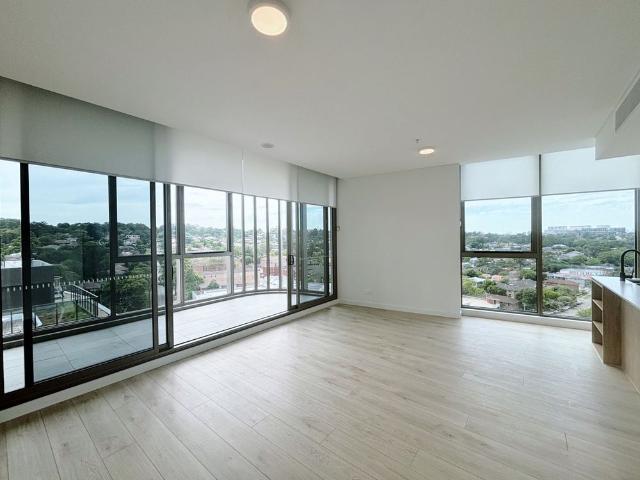 Luxury and nearly BRAND NEW Two bedrooms apartment & Super convenient location with Train station and shopprint centre & Spacious with natural light