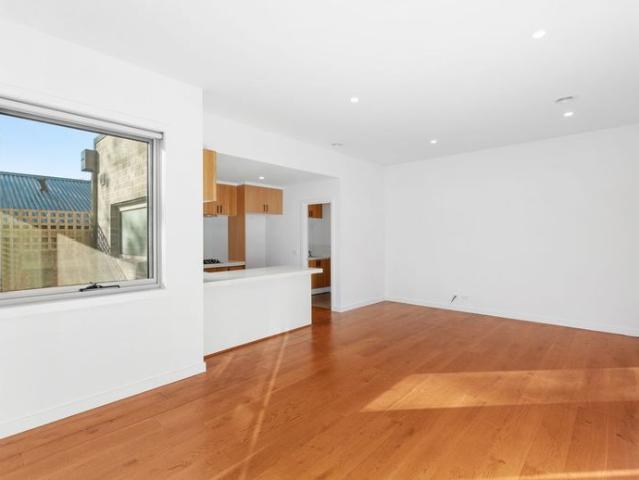 LUXURY AND GLAMOROUS TOWNHOUSE FOR LEASE