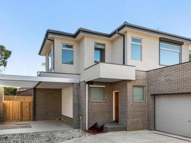 LUXURY AND GLAMOROUS TOWNHOUSE FOR LEASE
