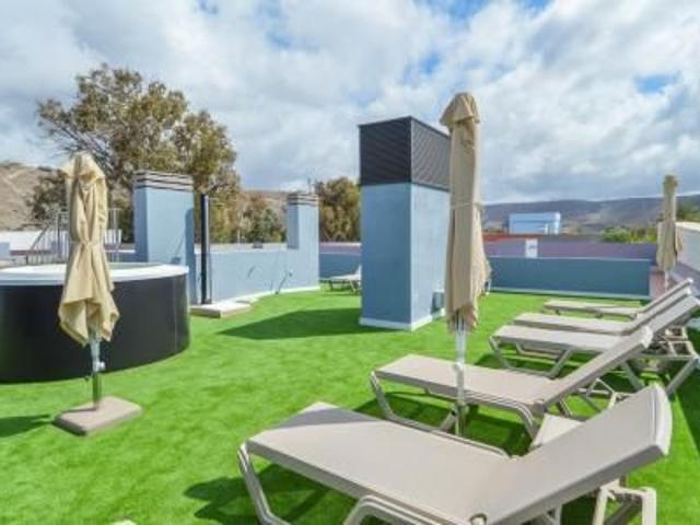 Luxury and sun in Arguineguín: Central apartment with impressive private terrace