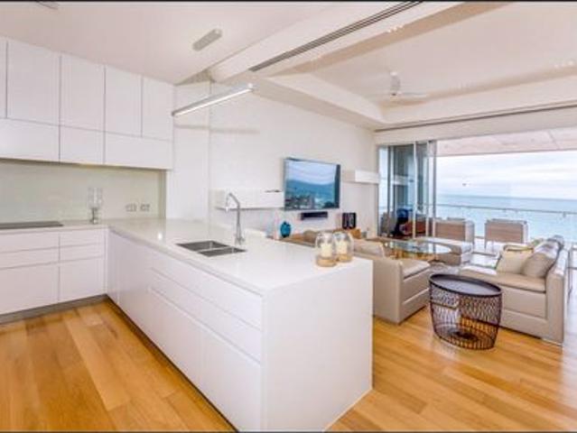 Luxury and Spacious Furnished Ocean View Apartment in Scarborough