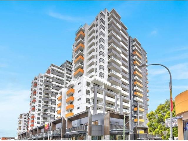 Luxury and ultra connivence 2 bed plus study in BURWOOD GRAND