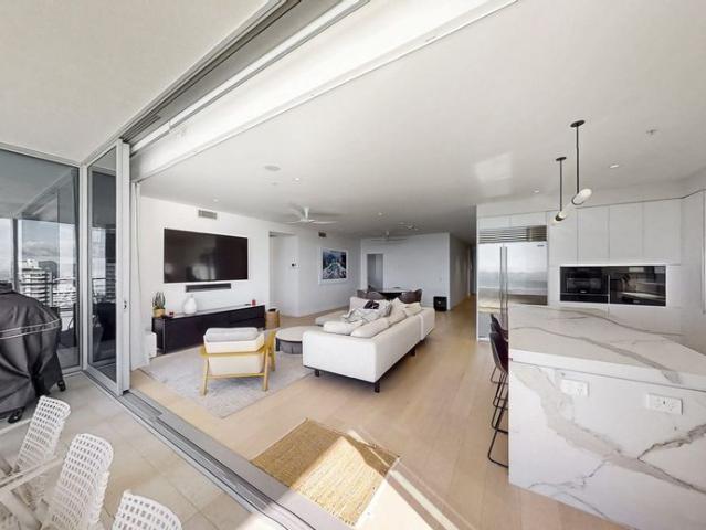 Luxury Absolute Beachfront Residence| Sky High Level 20 with Uninterrupted Ocean Views & Designer Finishes