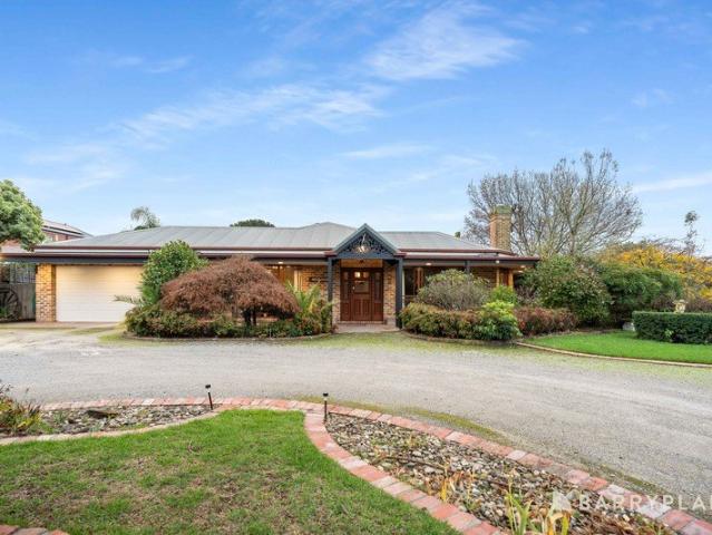 Luxury Acreage Living