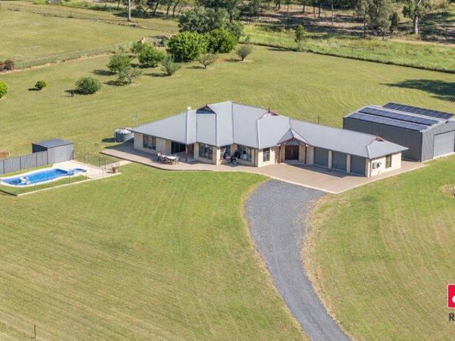 LUXURY ACREAGE LIVING IN FIRGROVE