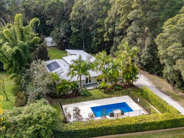 Luxury Acreage Living in Moonee Beach