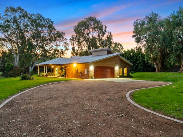 Luxury Acreage Living on Pinewood Lane