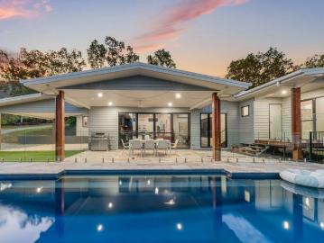 Luxury Acreage Living Redefined Contemporary Elegance on Five Peaceful Acres