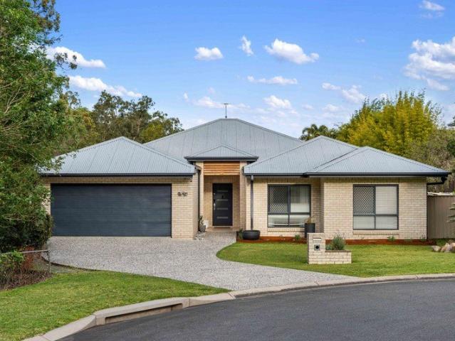Luxury Acreage Living with Dual Occupancy on 3,014m² with Inground Pool