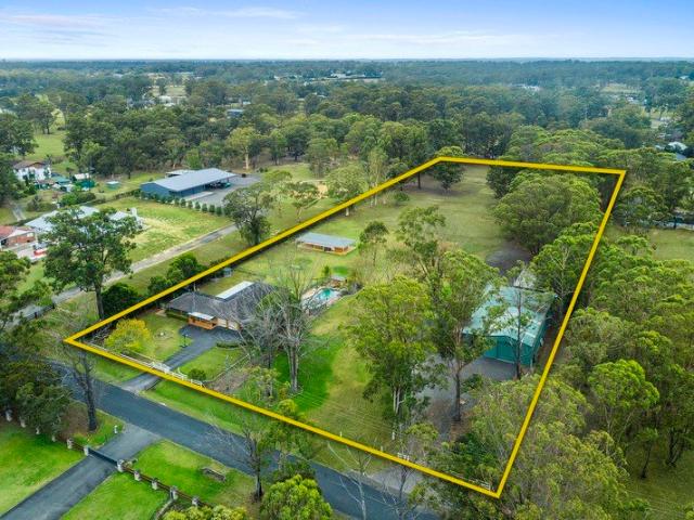 Luxury Acreage Living with Space, Style & Versatility