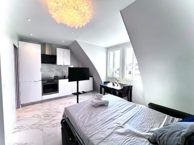 Luxury air conditioned apartment 5 min walk from Paris and 15 min from La Défense