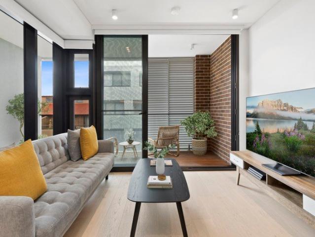 Luxury Apartment Moments from Mosman Village