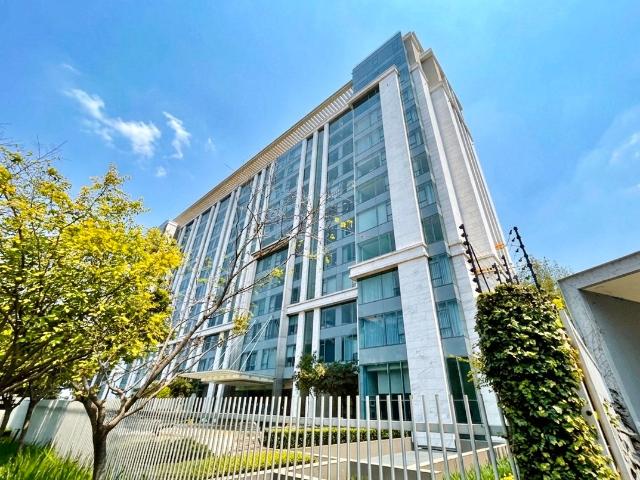 Luxury Apartment at Embassy Towers!