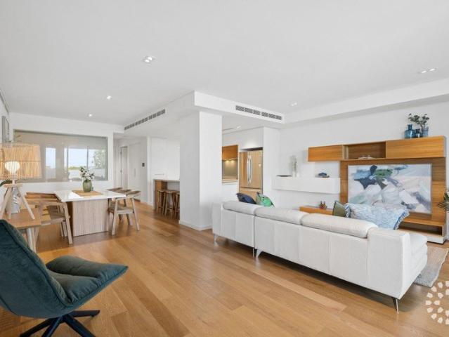 Luxury Apartment by the River and the Sea