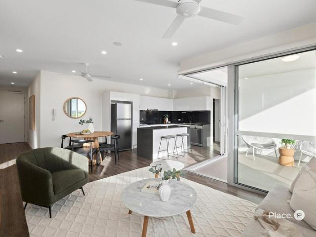 Luxury Apartment Capturing City Views