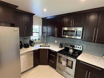 Luxury apartment complex for rent in Coconut Creek, Florida