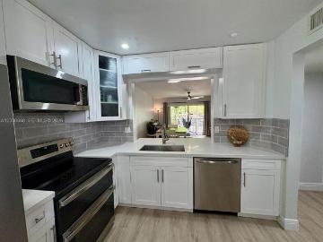 Luxury apartment complex for rent in Coral Springs, United States
