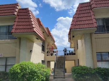 Luxury apartment complex for rent in Coral Springs, Florida