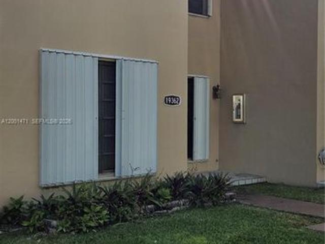 Luxury apartment complex for rent in Cutler Bay, Florida