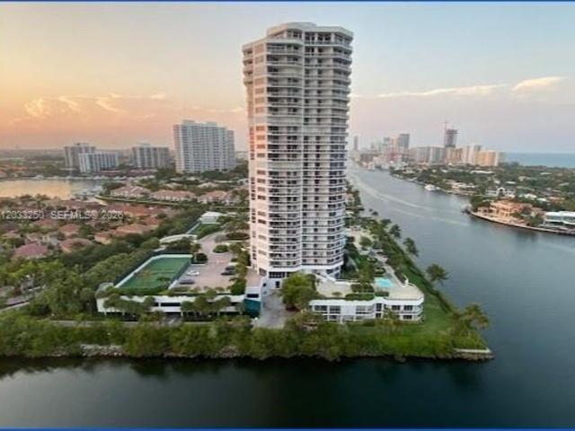 Luxury apartment complex for rent in Aventura, Florida