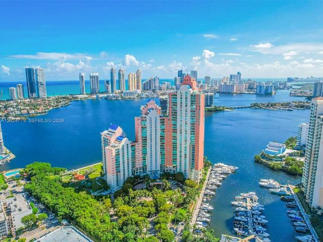 Luxury apartment complex for rent in Aventura, United States