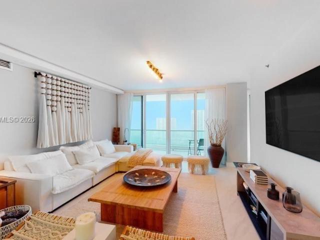 Luxury apartment complex for rent in Aventura, United States