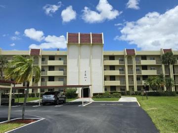 Luxury apartment complex for rent in Boca Raton, United States