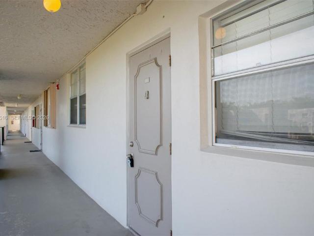 Luxury apartment complex for rent in Davie, Florida