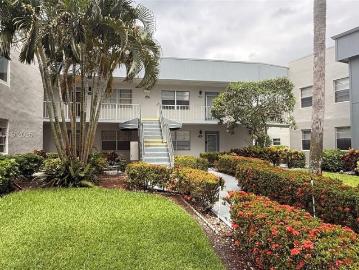 Luxury apartment complex for rent in Delray Beach, Florida