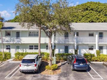 Luxury apartment complex for rent in Delray Beach, Florida