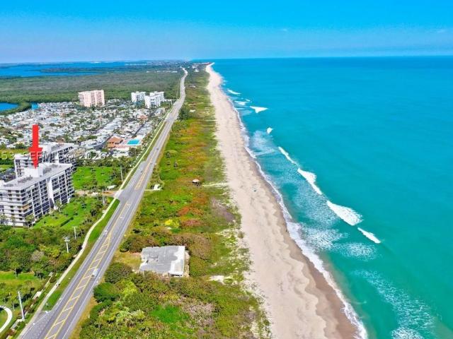 Luxury apartment complex for rent in Hutchinson Island South, United States