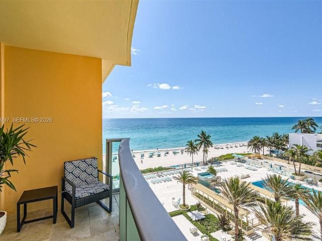 Luxury apartment complex for rent in Hollywood, Florida