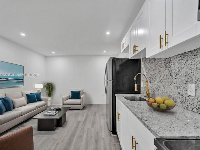 Luxury apartment complex for rent in Hollywood, United States