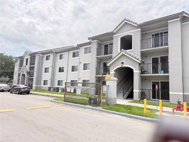 Luxury apartment complex for rent in Homestead, United States
