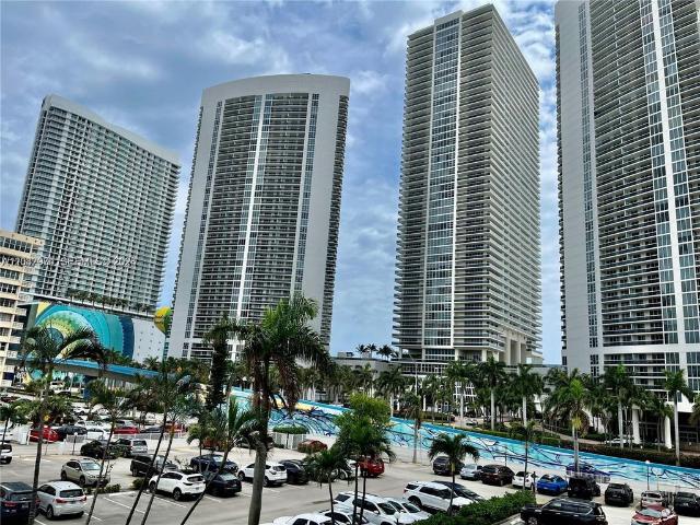 Luxury apartment complex for rent in Hallandale, United States