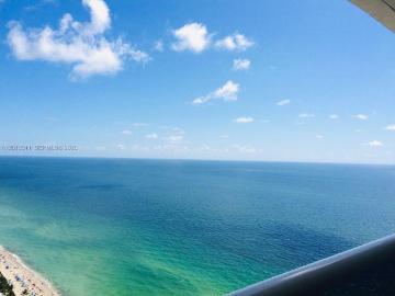 Luxury apartment complex for rent in Hallandale, United States