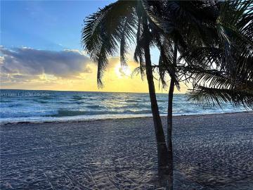 Luxury apartment complex for rent in Hallandale, United States