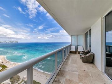 Luxury apartment complex for rent in Hallandale, United States