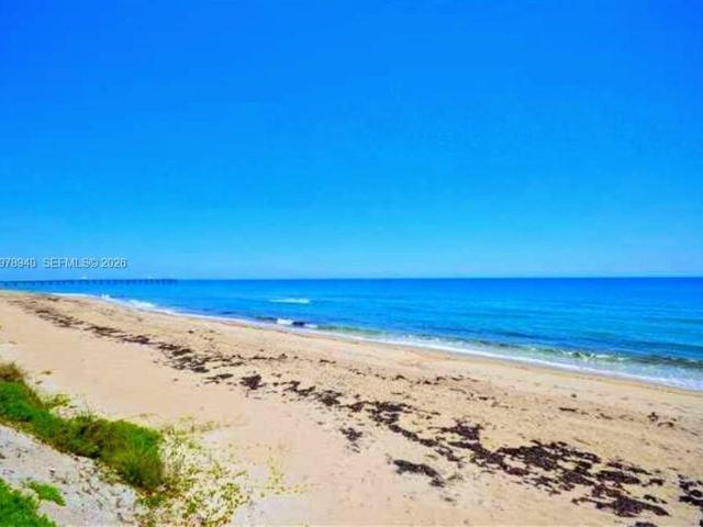 Luxury apartment complex for rent in Hallandale, Florida