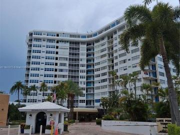 Luxury apartment complex for rent in Hallandale, Florida