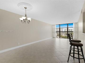 Luxury apartment complex for rent in Hallandale, Florida