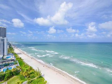 Luxury apartment complex for rent in Hallandale, Florida