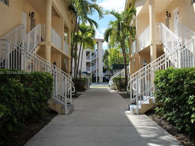 Luxury apartment complex for rent in Hialeah, United States