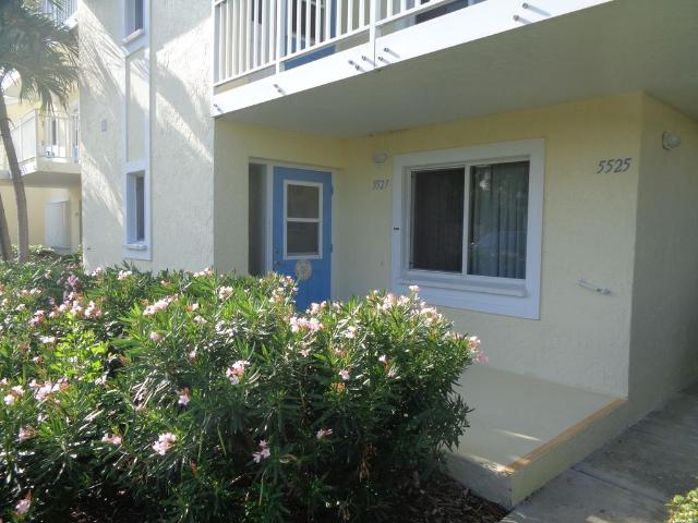 Luxury apartment complex for rent in Hutchinson Island South, United States