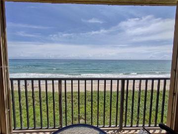 Luxury apartment complex for rent in Jensen Beach, Florida