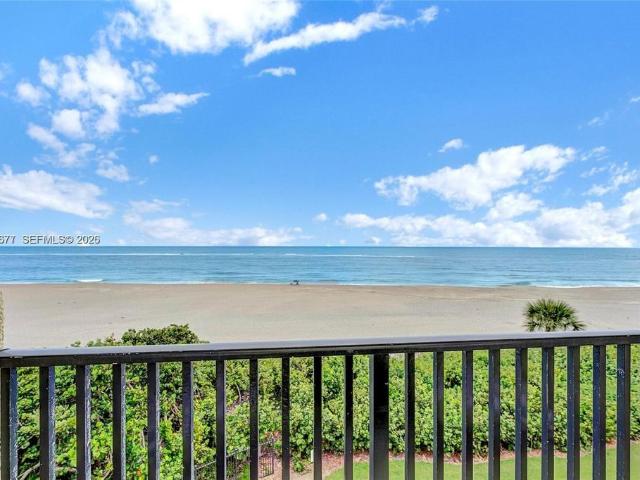Luxury apartment complex for rent in Jupiter, Florida
