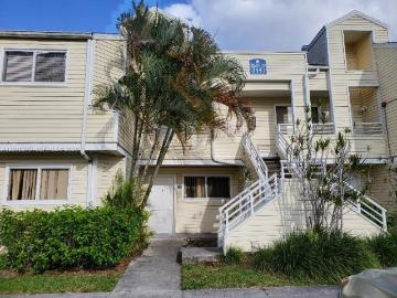 Luxury apartment complex for rent in Oakland Park, United States