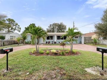 2 bedroom luxury Townhouse for rent in Lantana, Florida
